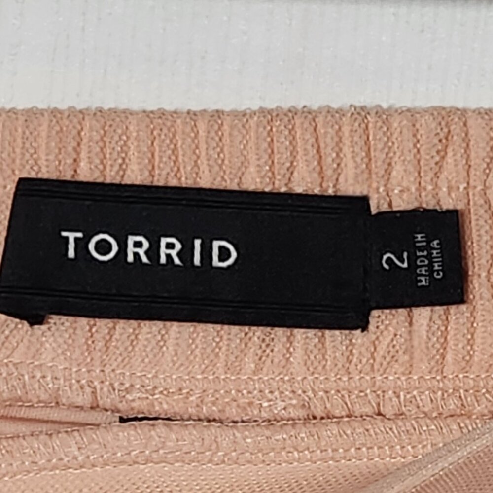 Torrid Lace Mesh Pink/Peach Womens Shorts - Size: 2 (2X – 18W/20W) Like New! - Picture 3 of 5